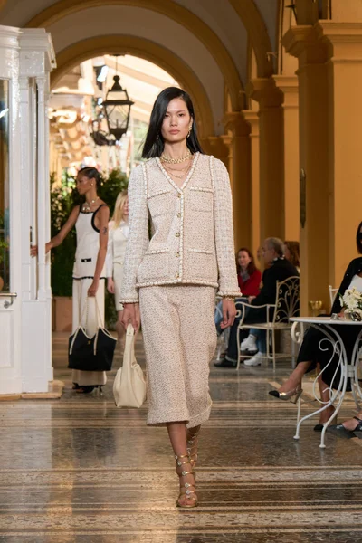 Look 17